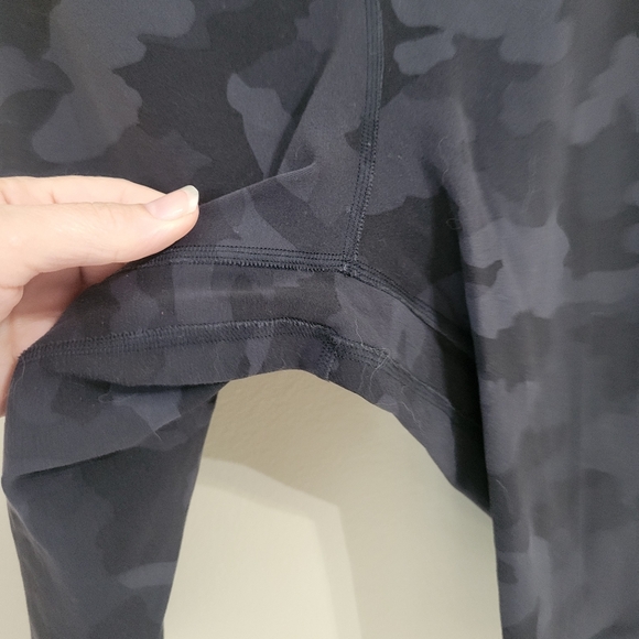 Lululemon Align High Rise Bike Shorts 8" Inseam Gray & Black Camo Size 10 - Picture 3 of 5